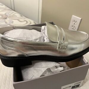GAP Women's Silver Loafers NWT Size 8